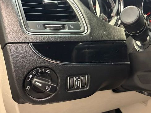 Used 2019 Dodge Grand Caravan SXT w/ Driver Convenience Group FWD image 14