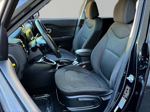 Used 2017 Kia Soul FWD image 21