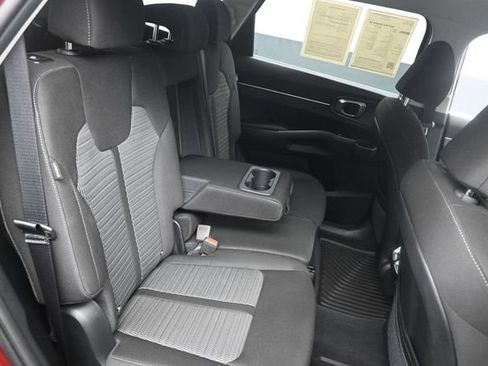 Used 2025 Kia Sorento LX FWD image 26