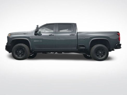 Used 2025 Chevrolet Silverado 2500 ZR2 w/ Technology Package image 37