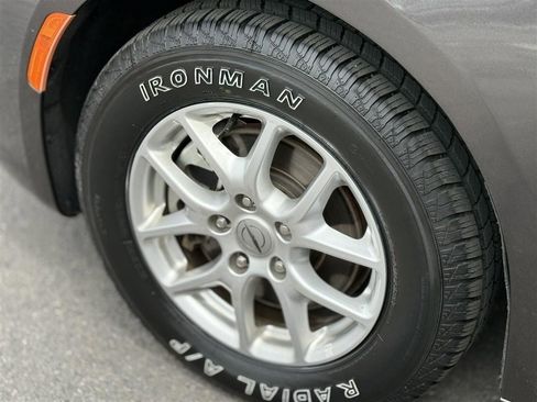 Used 2023 Chrysler Pacifica Touring-L FWD image 10
