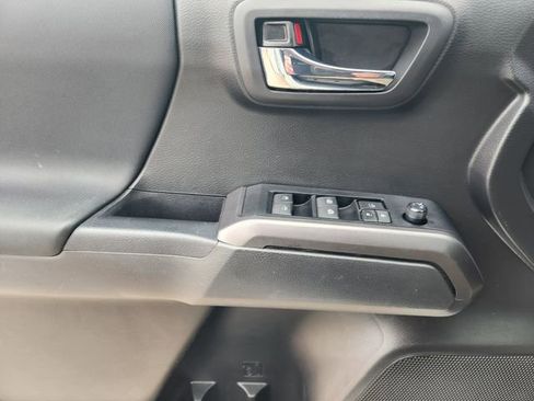 Used 2023 Toyota Tacoma TRD Off-Road image 18