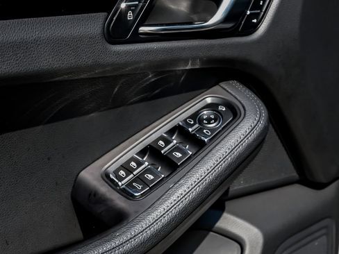 Used 2024 Porsche Macan AWD/4WD image 47