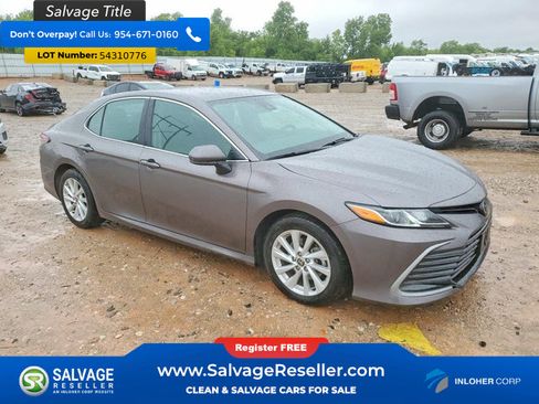 Used 2024 Toyota Camry LE FWD image 5
