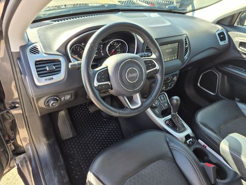 Used 2018 Jeep Compass Latitude w/ Popular Equipment Group AWD/4WD image 14