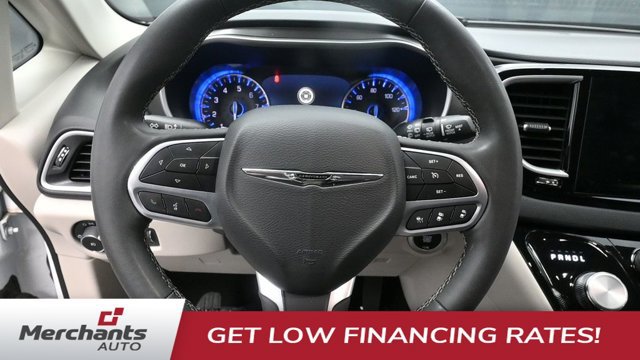Used 2024 Chrysler Pacifica Touring-L FWD image 17