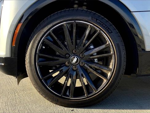 New 2025 Cadillac Lyriq Luxury image 13