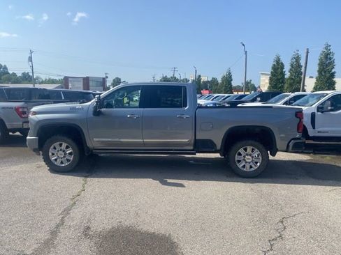 Used 2024 Chevrolet Silverado 3500 High Country AWD/4WD image 3