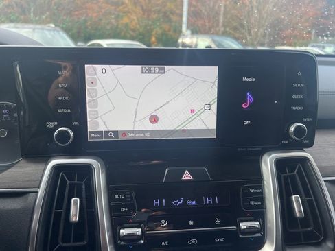 Used 2022 Kia Sorento EX image 38