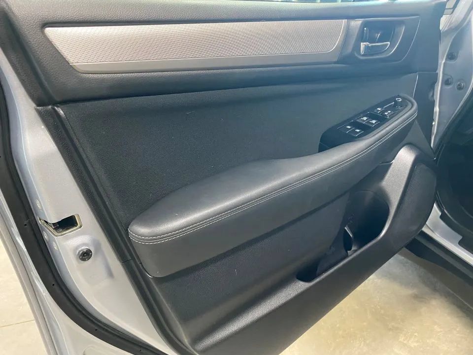 Used 2017 Subaru Outback 2.5i Premium AWD/4WD image 38
