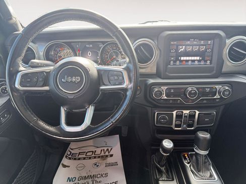 Used 2021 Jeep Wrangler Unlimited Sahara AWD/4WD image 13