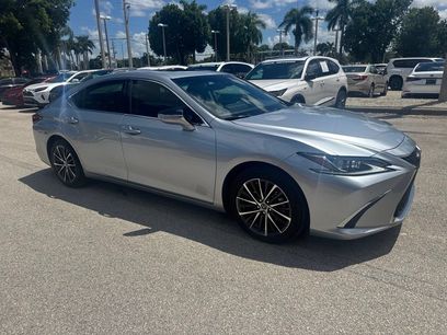 Used 2025 Lexus ES 350 w/ Premium Package