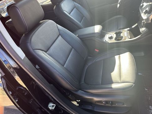 Used 2023 GMC Acadia SLT w/ Preferred Package image 26