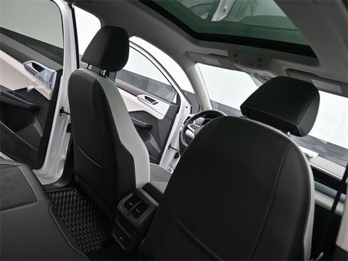 New 2025 Volkswagen Taos SE image 29