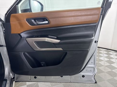 Used 2023 Nissan Pathfinder Platinum w/ Cargo Package image 31