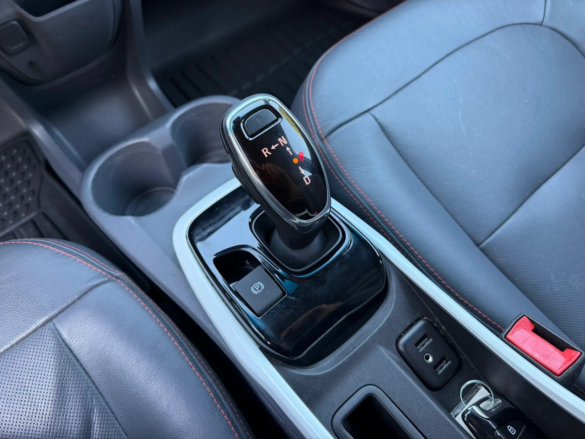 Used 2019 Chevrolet Bolt Premier w/ Infotainment Package FWD image 25