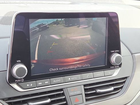 Used 2024 Nissan Altima 2.5 SV FWD image 25