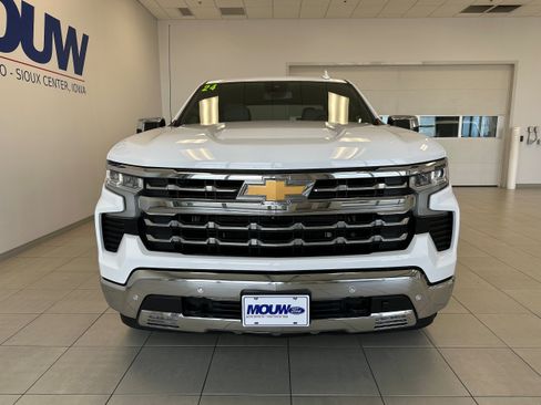 Used 2024 Chevrolet Silverado 1500 LTZ AWD/4WD image 3