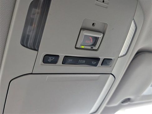 Used 2020 Toyota Highlander L image 28