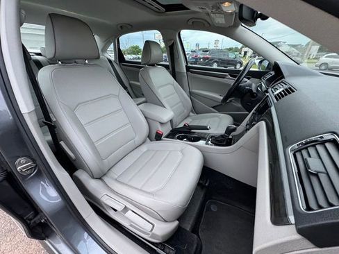 Used 2017 Volkswagen Passat 1.8T SE FWD image 11