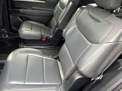 Used 2025 Ford Explorer Active w/ Active Comfort Package image 10