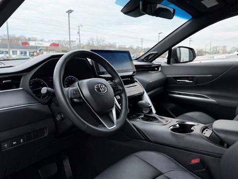 Used 2022 Toyota Venza XLE image 12