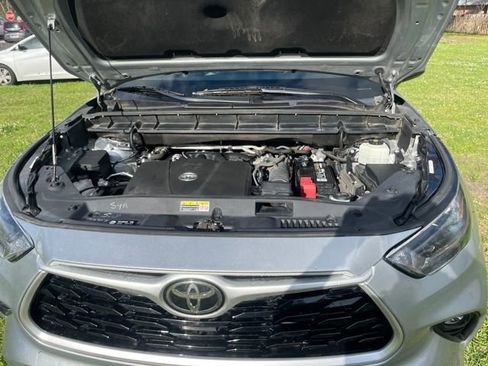 Used 2021 Toyota Highlander XLE FWD image 21