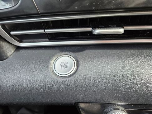 Used 2021 Hyundai Elantra SEL image 19