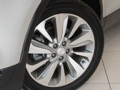 Used 2017 Buick Encore Preferred FWD image 2