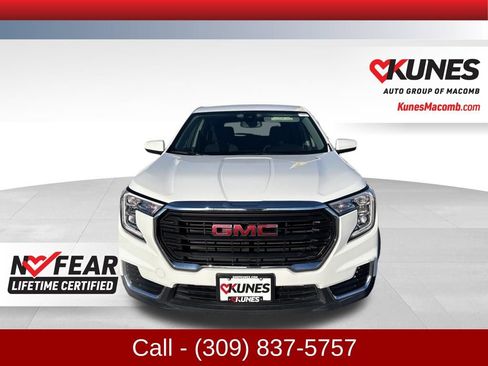 Used 2024 GMC Terrain SLE image 2