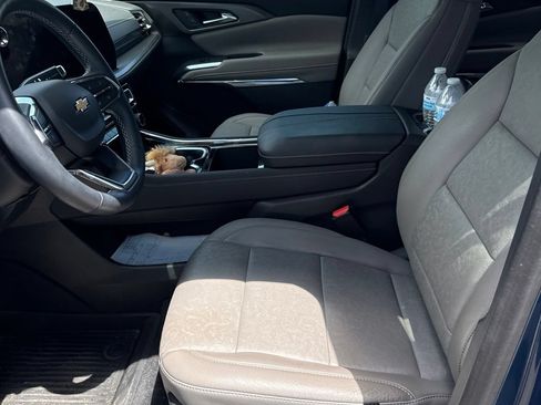 Used 2025 Chevrolet Traverse LT w/ Driver Confidence Package FWD image 7