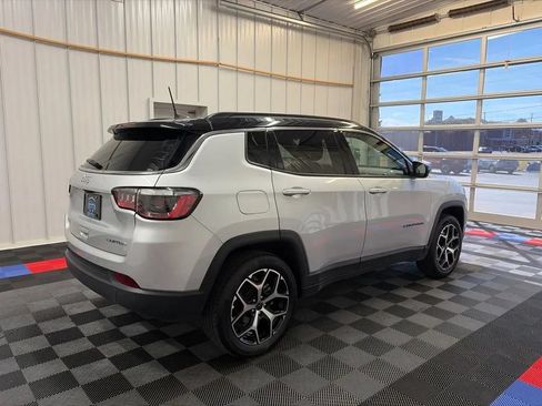 Used 2025 Jeep Compass Limited AWD/4WD image 4