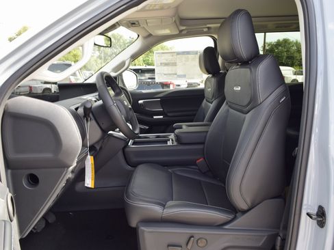 New 2025 Ford Expedition Platinum w/ Driver's Package image 18