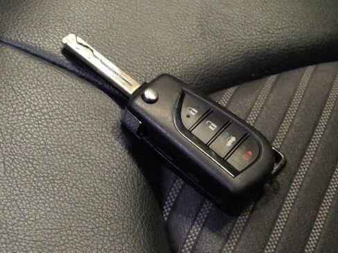 Used 2020 Toyota Camry SE image 32