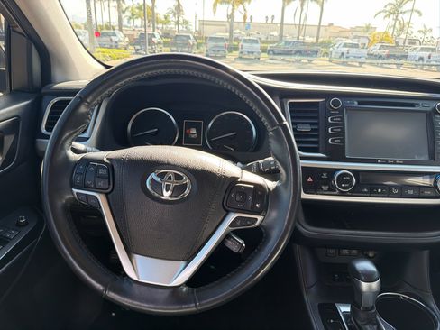 Used 2018 Toyota Highlander XLE FWD image 9