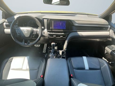 Used 2025 Toyota Camry SE FWD image 11