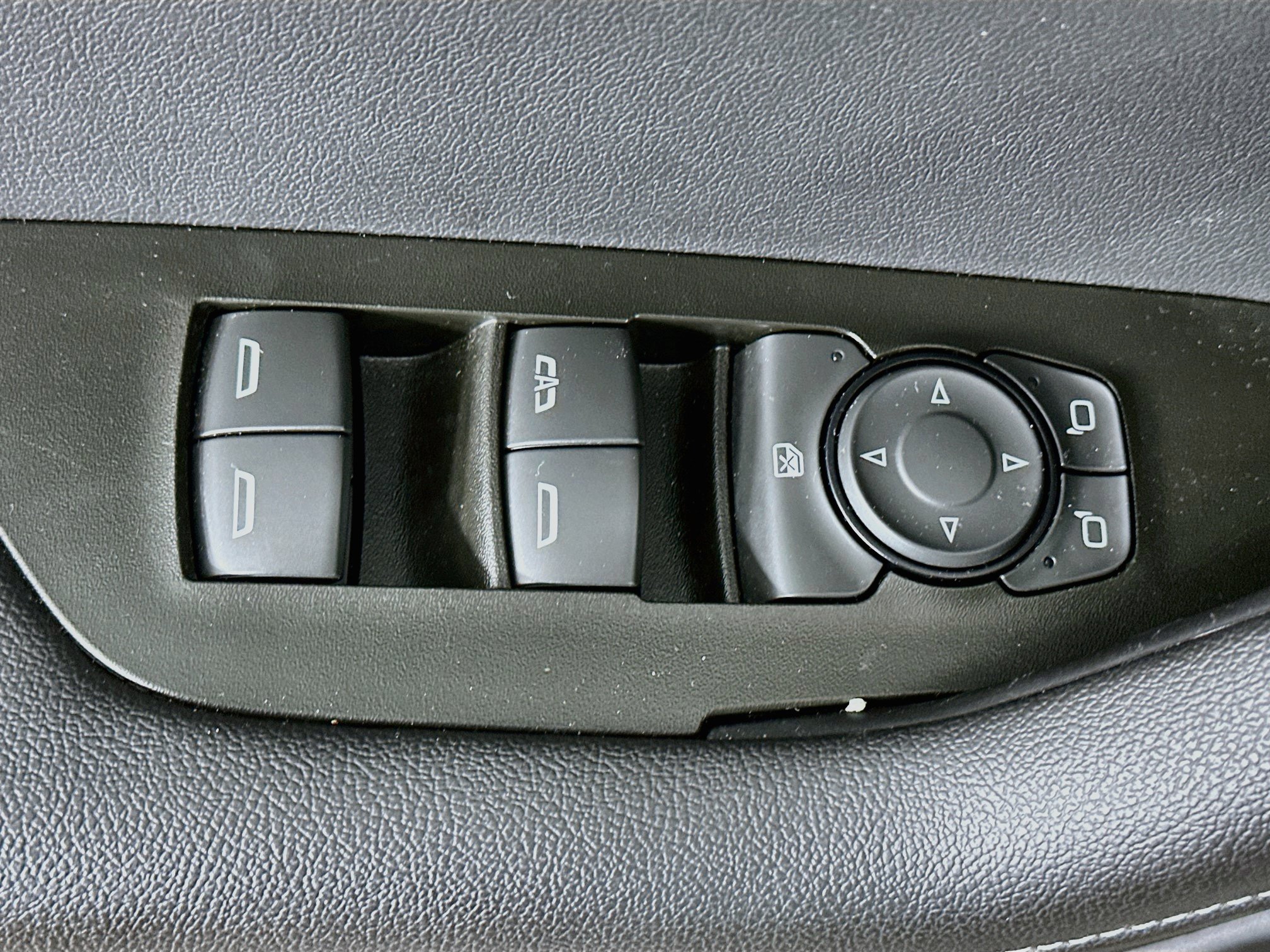 Used 2025 Chevrolet Blazer LT AWD/4WD image 15