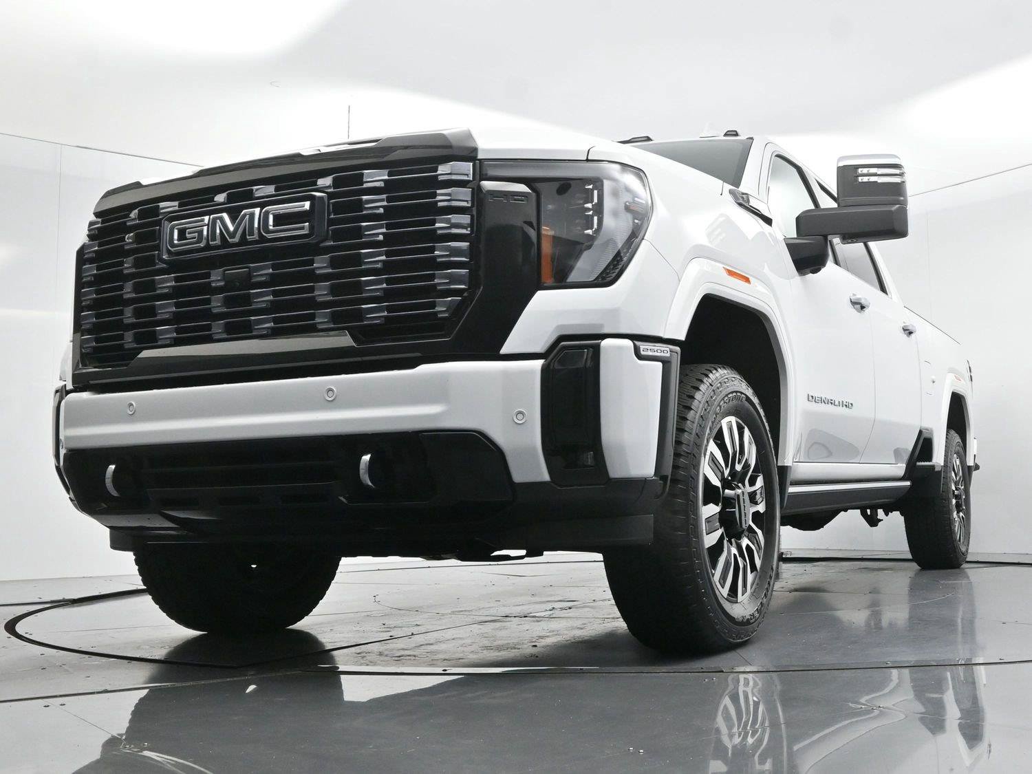 Used 2025 GMC Sierra 2500 Denali Ultimate AWD/4WD image 46