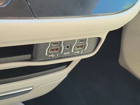 Used 2021 Chrysler Pacifica Touring-L FWD image 30