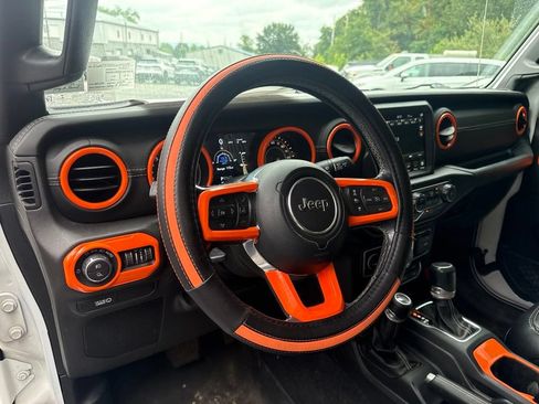 Used 2020 Jeep Gladiator Overland AWD/4WD image 8