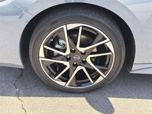 Used 2024 Nissan Sentra SR w/ SR Premium Package FWD image 33