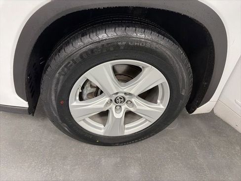 Used 2023 Toyota Highlander LE image 27