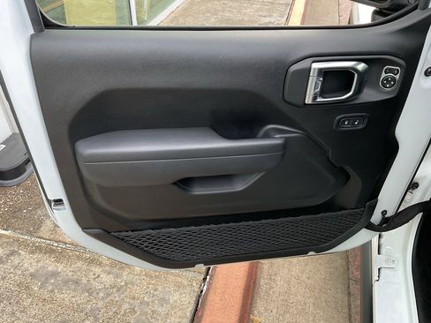 Used 2022 Jeep Gladiator Sport image 13