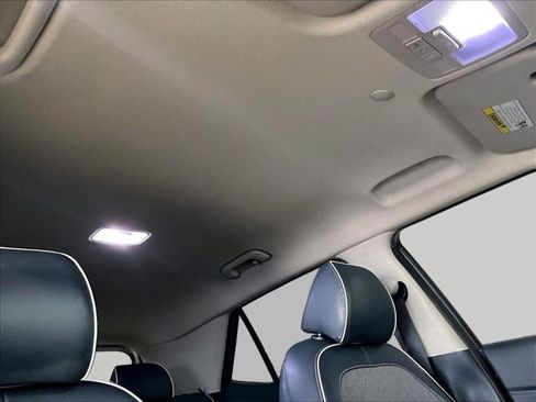 Used 2020 Hyundai Venue FWD image 17