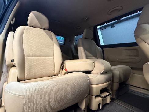 Used 2016 Kia Sedona LX w/ LX Convenience Package image 8