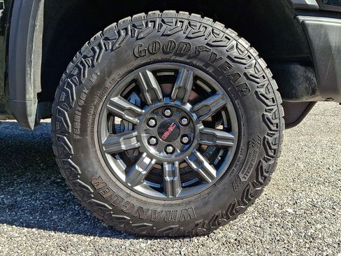 Used 2024 GMC Sierra 1500 AT4X AWD/4WD image 8