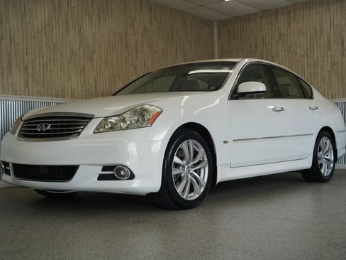 Used 2010 INFINITI M35 w/ Technology Pkg RWD image 4