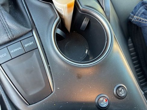 Used 2022 Toyota Camry SE image 10