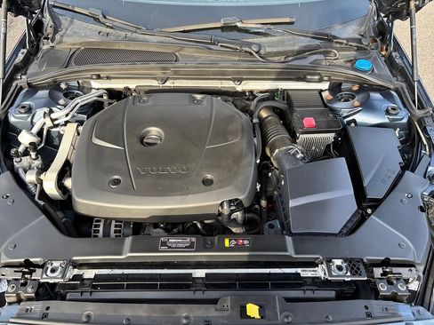 Used 2019 Volvo S60 T6 Momentum w/ Premium Package image 11