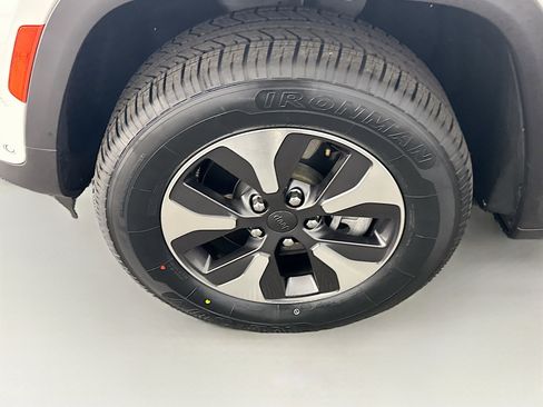 Used 2023 Jeep Grand Cherokee 4WD 4xe w/ Luxury Tech Group II image 11